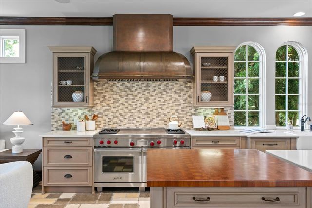 401 SNELL ISLE BOULEVARD NE, St Petersburg, FL 33704