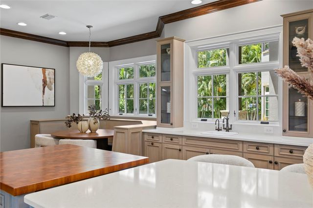 401 SNELL ISLE BOULEVARD NE, St Petersburg, FL 33704