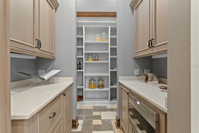 401 SNELL ISLE BOULEVARD NE, St Petersburg, FL 33704