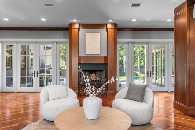 401 SNELL ISLE BOULEVARD NE, St Petersburg, FL 33704