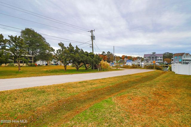 113 Lake Avenue, Morehead City, NC 28557