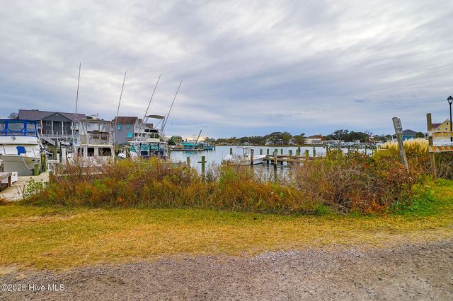 113 Lake Avenue, Morehead City, NC 28557