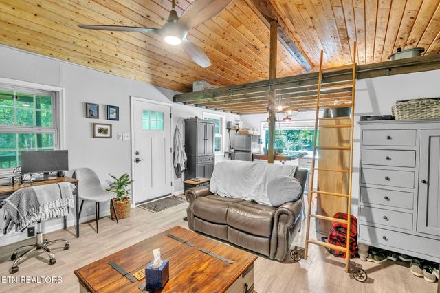 5963 New River Hwy, Briceville, TN 37710