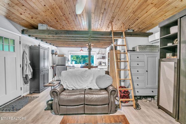 5963 New River Hwy, Briceville, TN 37710