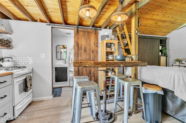 5963 New River Hwy, Briceville, TN 37710