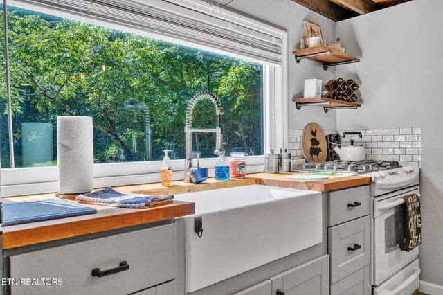 5963 New River Hwy, Briceville, TN 37710