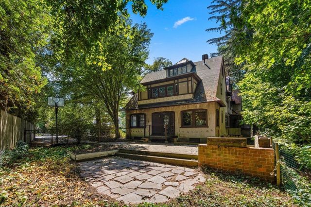 9-11 Hampden Street, Wellesley, MA 02482