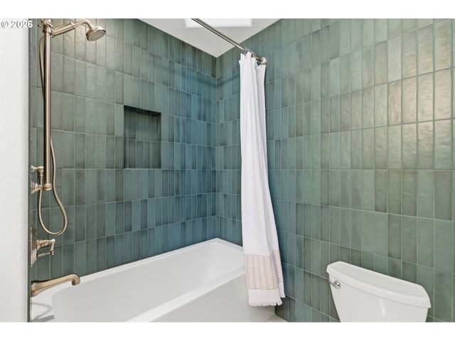 19125 35TH Pl, Lake Oswego, OR 97034