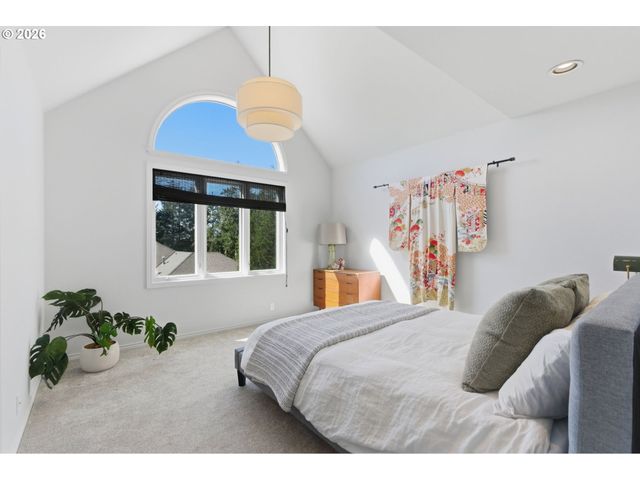 19125 35TH Pl, Lake Oswego, OR 97034