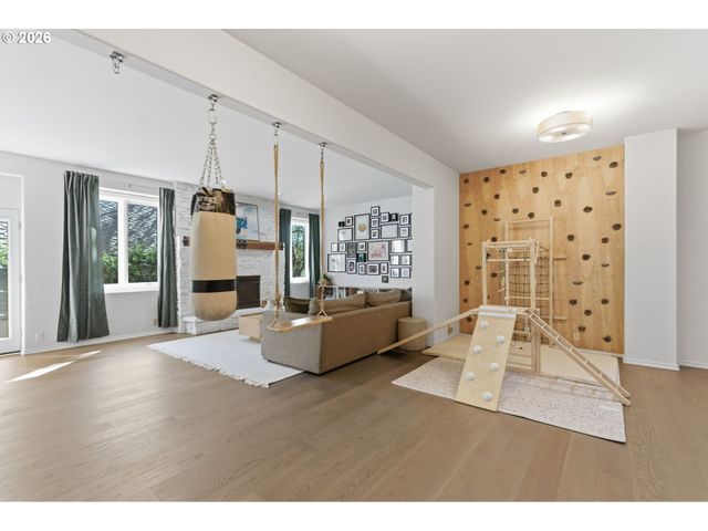 19125 35TH Pl, Lake Oswego, OR 97034