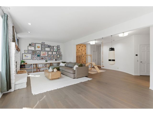 19125 35TH Pl, Lake Oswego, OR 97034