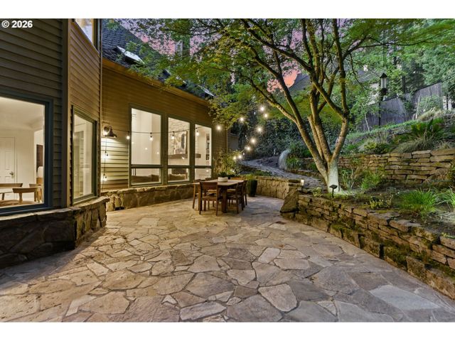 19125 35TH Pl, Lake Oswego, OR 97034