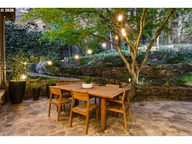 19125 35TH Pl, Lake Oswego, OR 97034