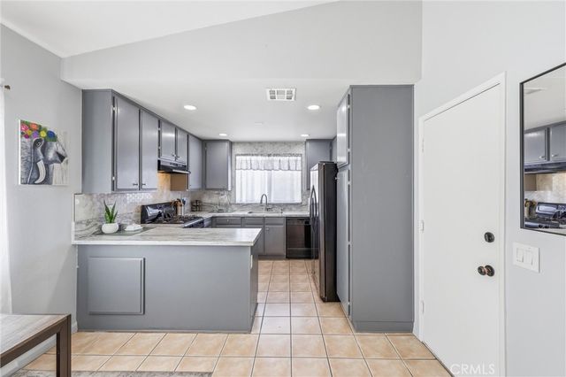 12441 Datewood, Victorville, CA 92395