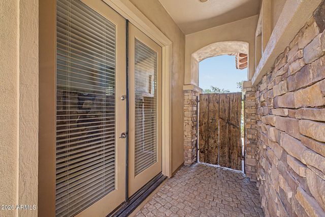 3238 E MOUNTAIN VILLAGE Circle, Phoenix, AZ 85042