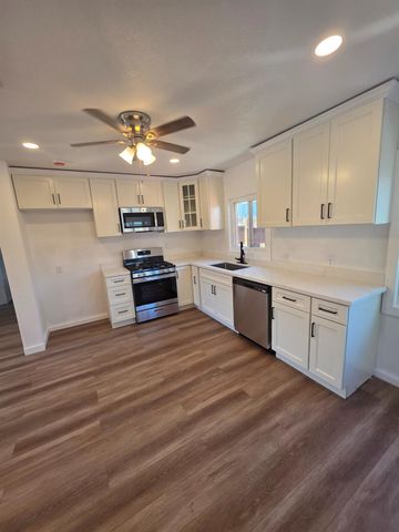 2300 Raymond Ave, Stockton, CA 95203