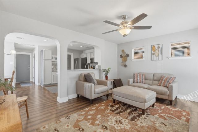 106 Franke, Kyle, TX 78640