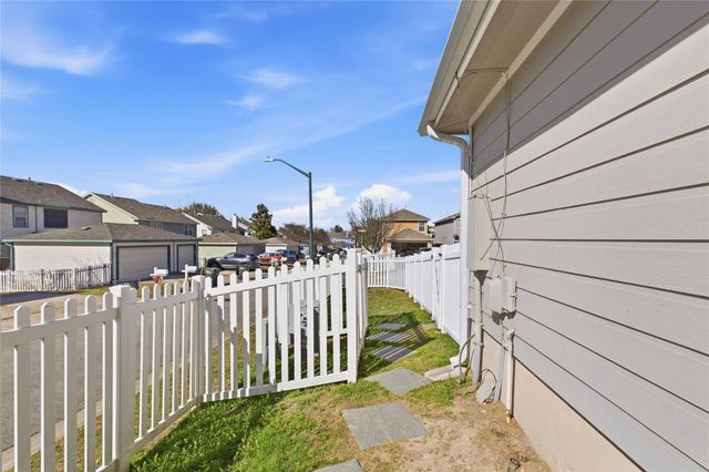 106 Franke, Kyle, TX 78640