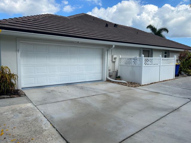 4898 SW Lake Grove Circle, Palm City, FL 34990