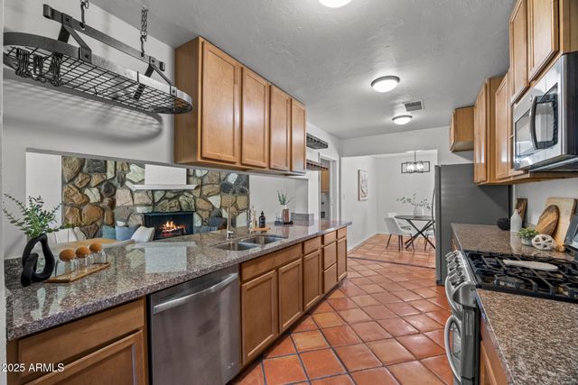 1825 E MEDLOCK Drive, Phoenix, AZ 85016