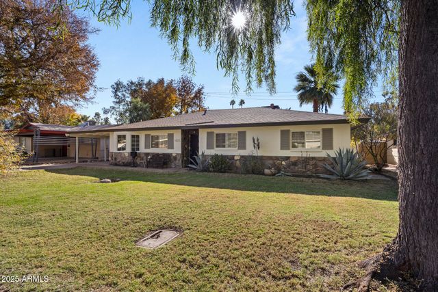 1825 E MEDLOCK Drive, Phoenix, AZ 85016