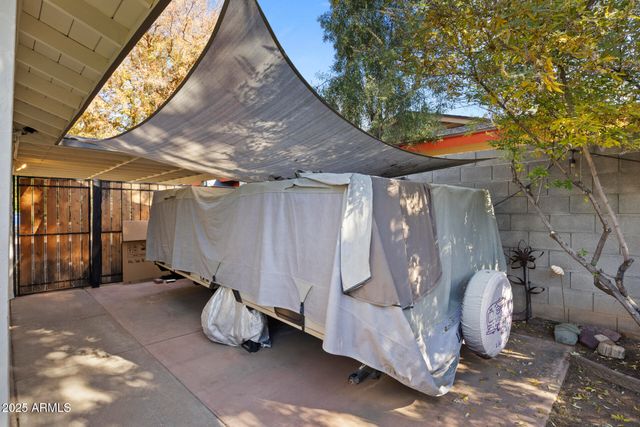 1825 E MEDLOCK Drive, Phoenix, AZ 85016