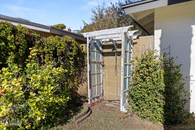 1825 E MEDLOCK Drive, Phoenix, AZ 85016