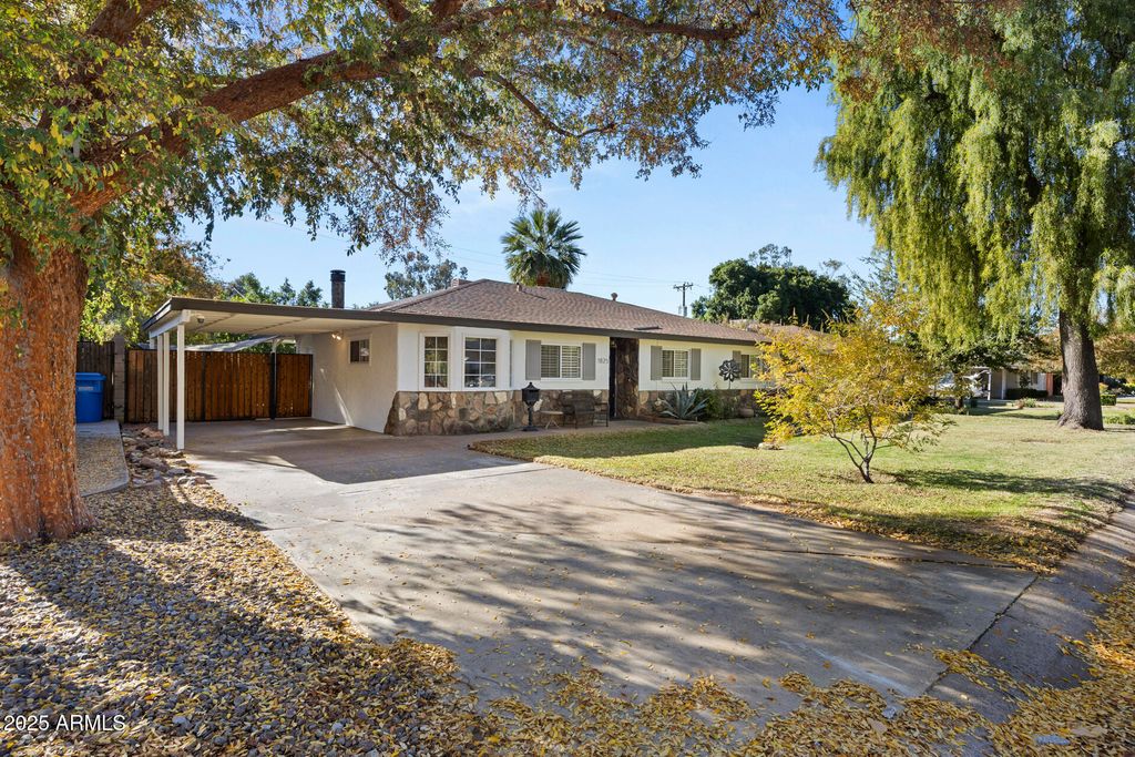 1825 E MEDLOCK Drive, Phoenix, AZ 85016