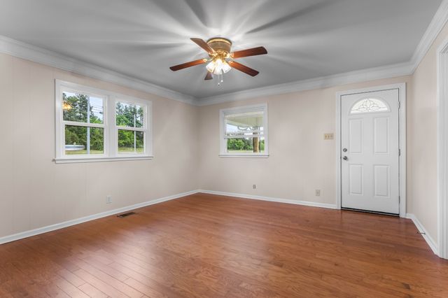 3070 Dover Rd, Woodlawn, TN 37191
