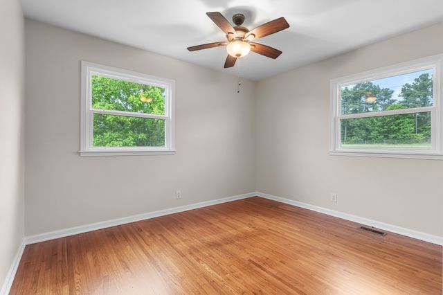 3070 Dover Rd, Woodlawn, TN 37191