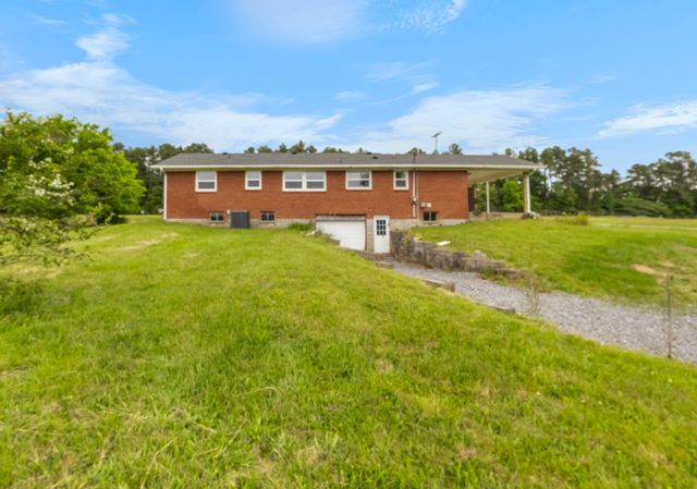 3070 Dover Rd, Woodlawn, TN 37191