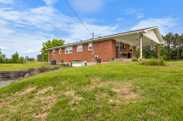 3070 Dover Rd, Woodlawn, TN 37191