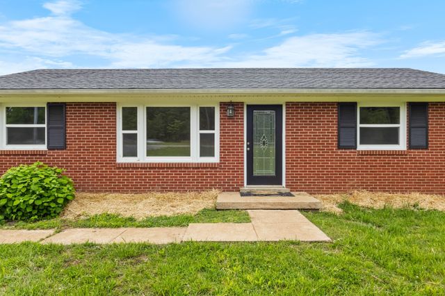 3070 Dover Rd, Woodlawn, TN 37191