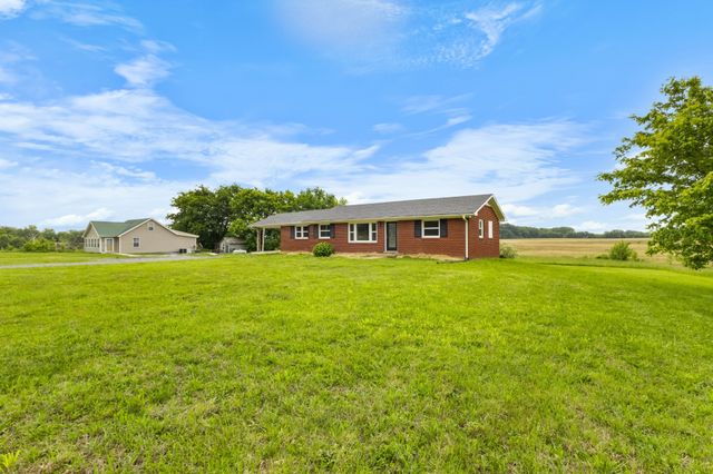 3070 Dover Rd, Woodlawn, TN 37191