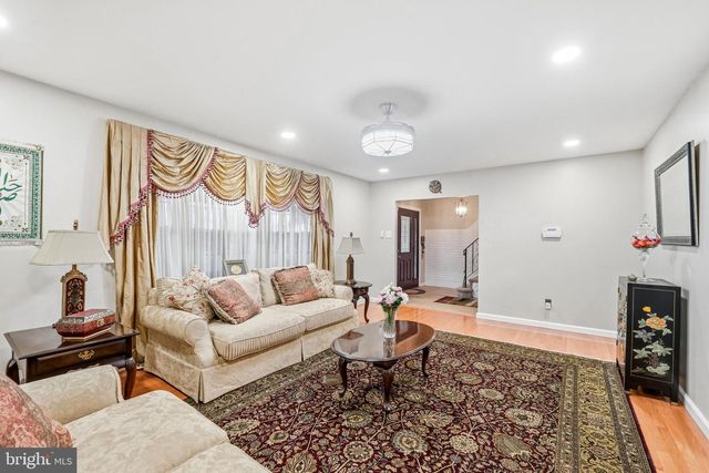 100 DIANE AVE, Delran, NJ 08075