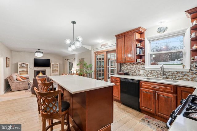 100 DIANE AVE, Delran, NJ 08075