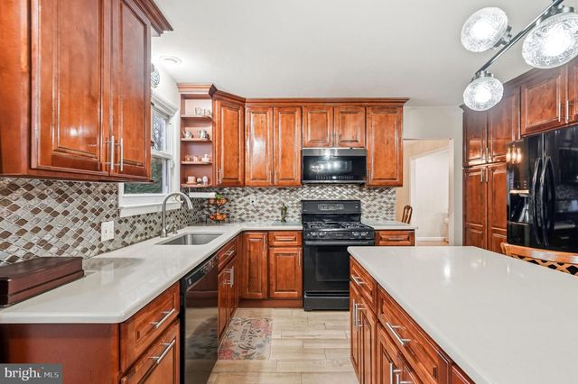 100 DIANE AVE, Delran, NJ 08075