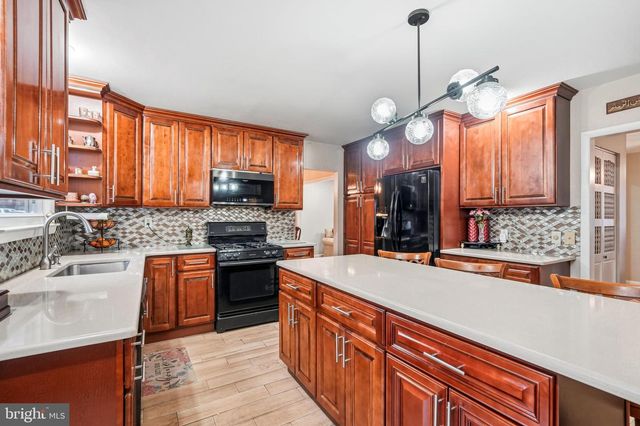 100 DIANE AVE, Delran, NJ 08075