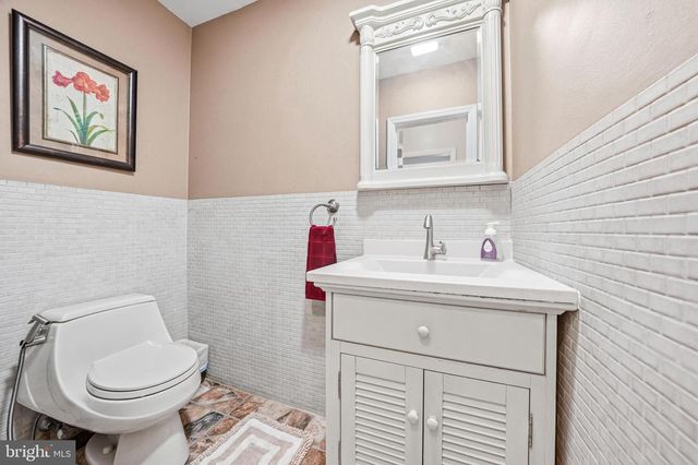 100 DIANE AVE, Delran, NJ 08075