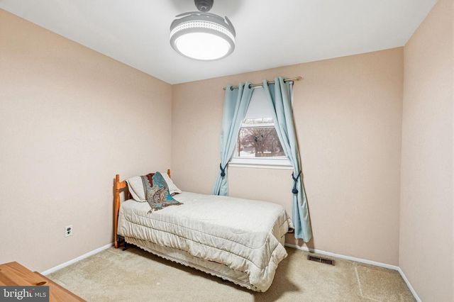 100 DIANE AVE, Delran, NJ 08075