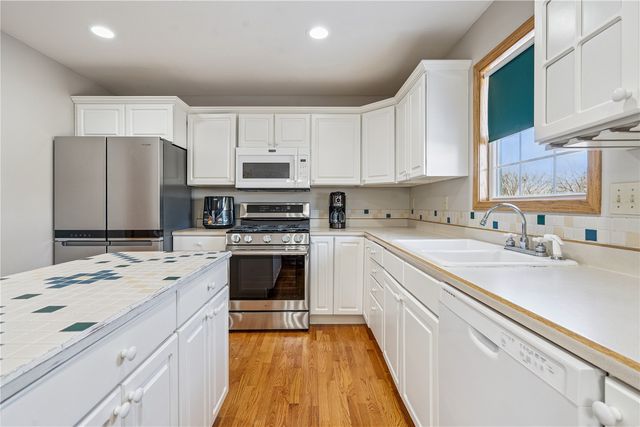 470 W 34th Court, Marion, IA 52302