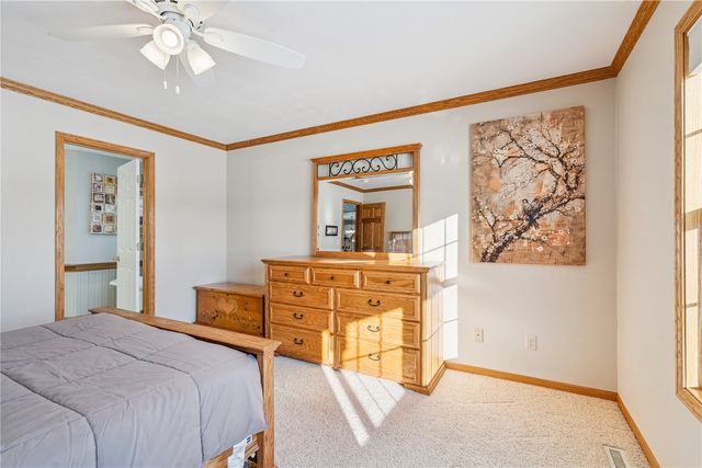 470 W 34th Court, Marion, IA 52302