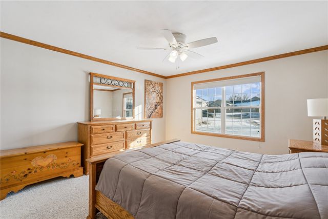 470 W 34th Court, Marion, IA 52302