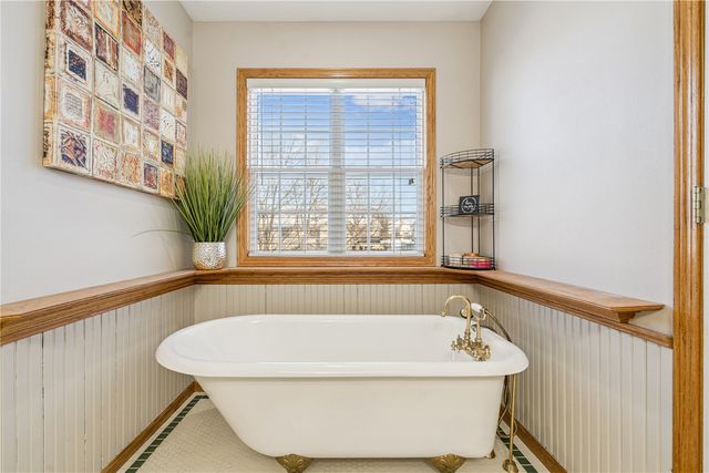 470 W 34th Court, Marion, IA 52302