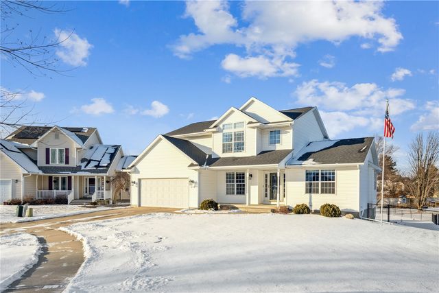 470 W 34th Court, Marion, IA 52302