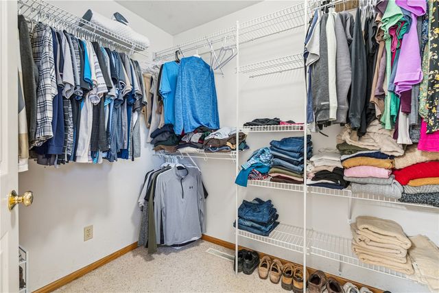 470 W 34th Court, Marion, IA 52302