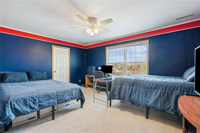 470 W 34th Court, Marion, IA 52302