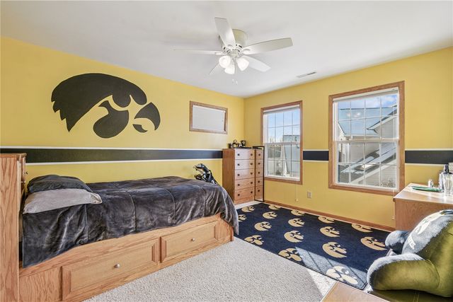 470 W 34th Court, Marion, IA 52302