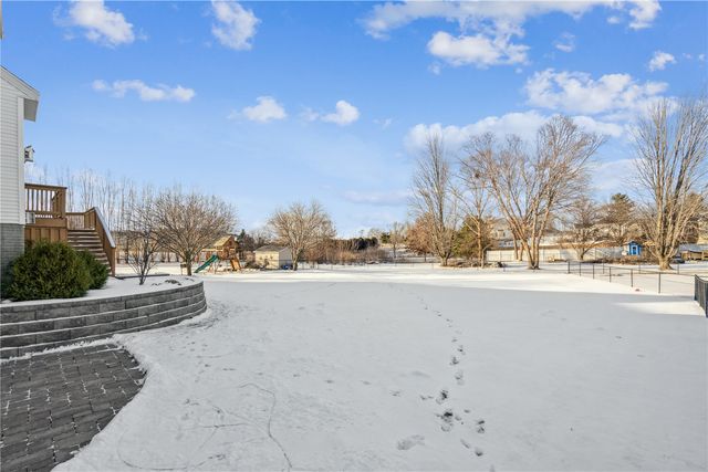 470 W 34th Court, Marion, IA 52302