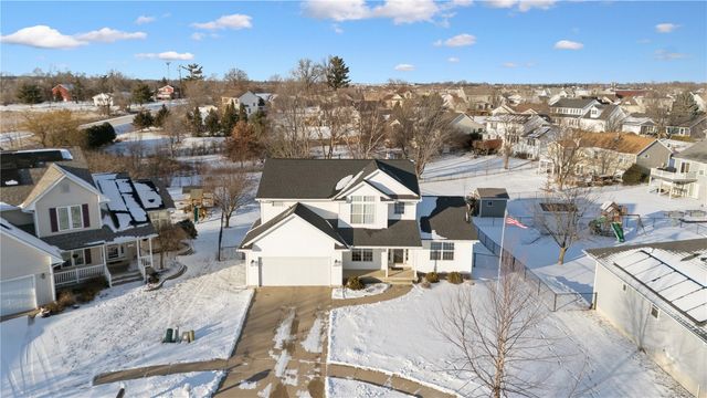 470 W 34th Court, Marion, IA 52302